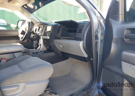 2010 Toyota Tundra Grade 5.7L V8 z USA, uszkodzony, nr VIN 5TFUY5F15AX138097